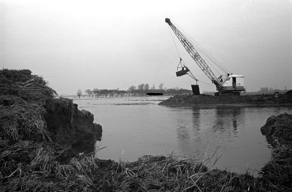 Dichten van dijken in Biesbosch, Bestanddeelnr 913-5437
