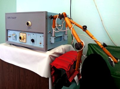 Device for ultrahigh-frequency therapy UVCh-70-01R