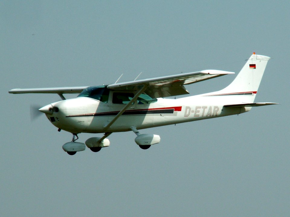 D-ETAR landing