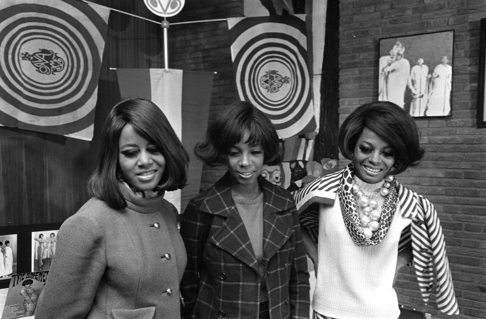 Diana Ross en The Supremes tijdens persconferentie in Hiltonhotel te Amsterdam, Bestanddeelnr 920-9908