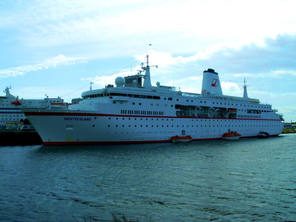 Deutschland IMO 9141807