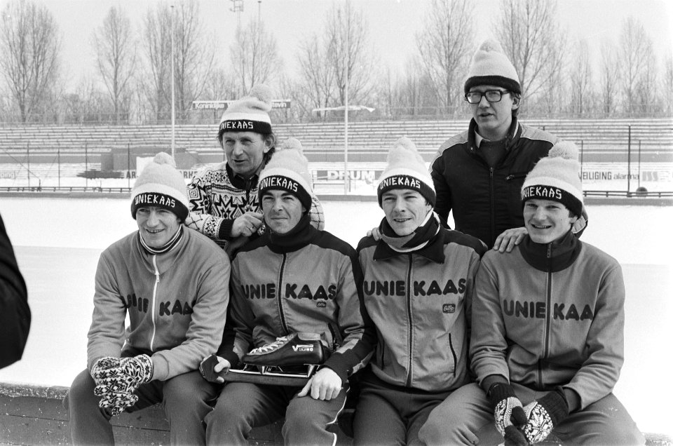 Deventer training Nederlandse schaatsploeg voor EK groepsfoto, Bestanddeelnr 930-0800