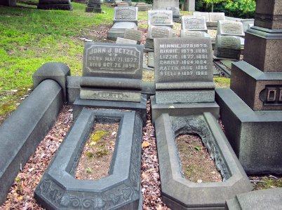 Detzel Plot, Ridgelawn Cemetery, 2015-08-18, 03