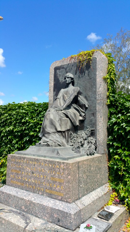 Devoir par Saint-Marceaux, cimetière des Bertins, Vichy 0