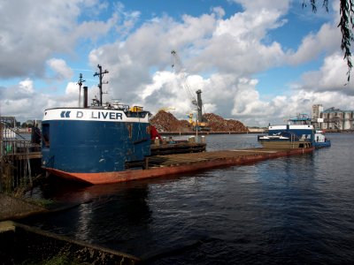 Devotion, ENI 02329493 with barge DELIVER, especially built for the transportation of houseboats at Port of Amsterdam, pic3