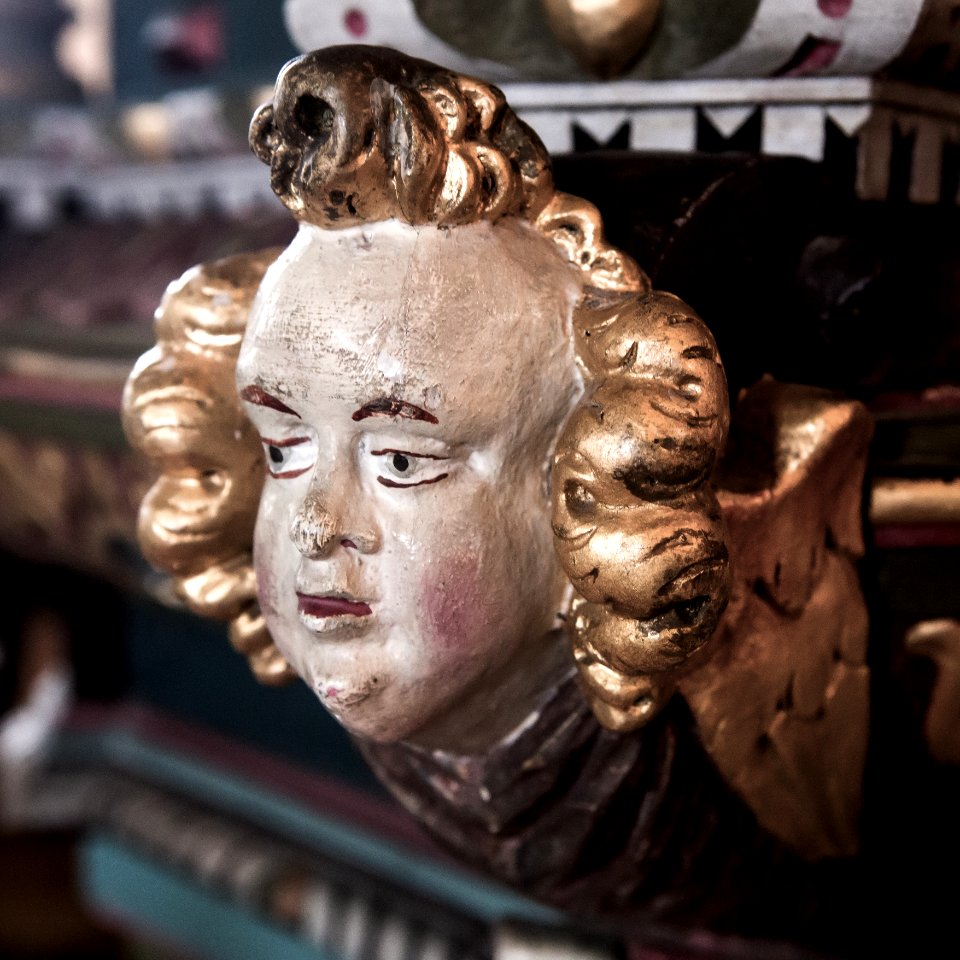 Detalj på predikstol i Röke kyrka