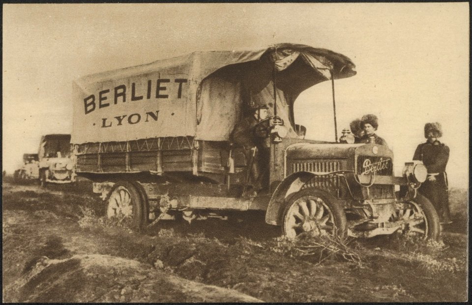 Deze machtige automobiel-bagagewagens, door Frankrijk verstrekt, trekken in lang, Bestanddeelnr 158-1890