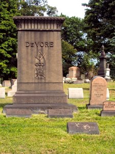 DeVore Monument, Homewood Cemetery, 2015-09-22, 01