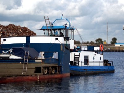 Devotion, ENI 02329493 with barge DELIVER, especially built for the transportation of houseboats at Neptunushaven, Port of Amsterdam, pic1