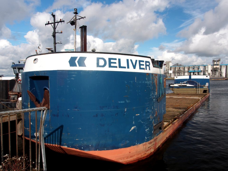 Devotion, ENI 02329493 with barge DELIVER, especially built for the transportation of houseboats at Port of Amsterdam, pic6