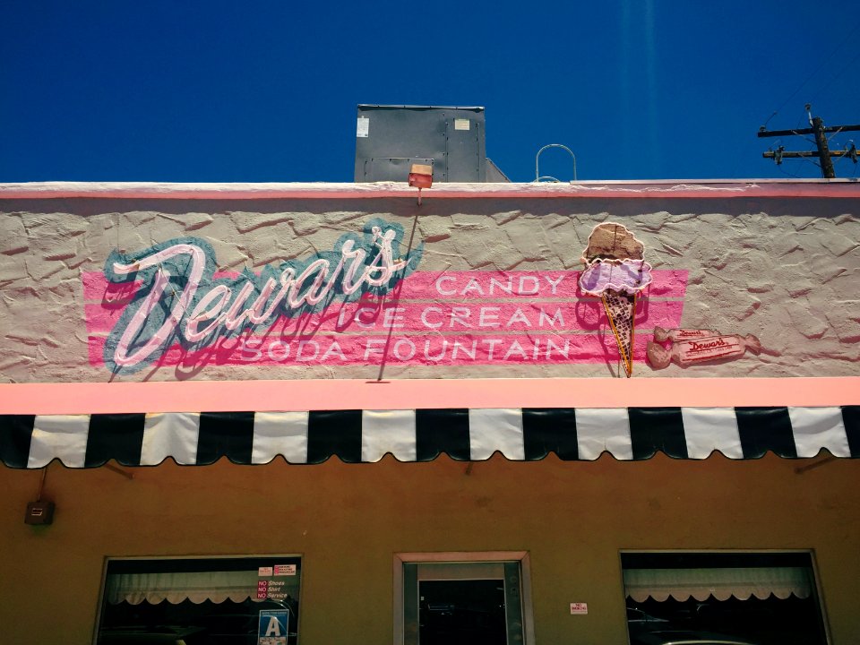 Dewar's Ice Cream Shop in Bakersfield, California 02