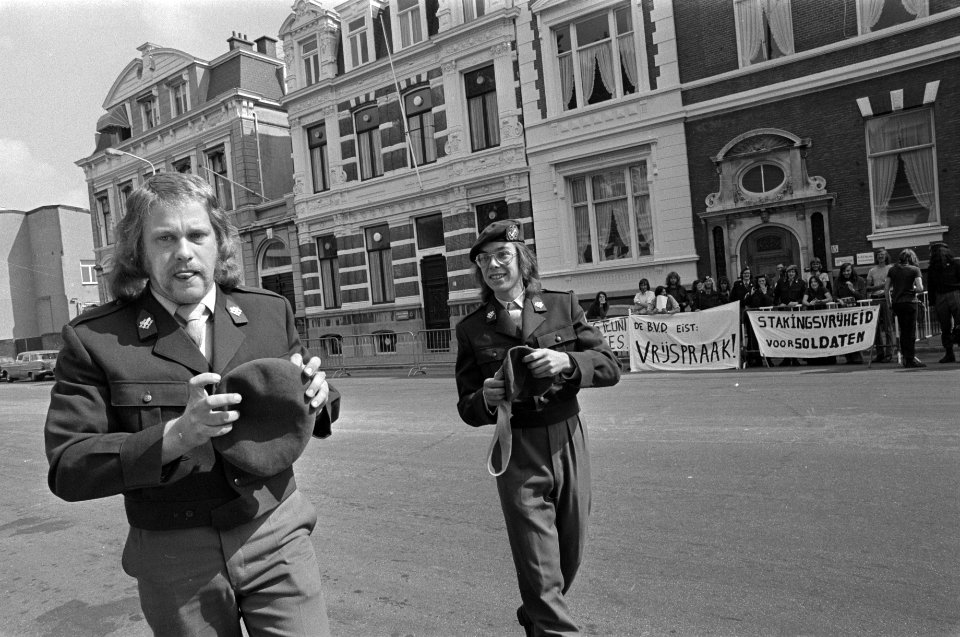 Dienstplichtige militairen (VVDM-leden), Kees van Dijk en Nico Bruystens bij Hoo, Bestanddeelnr 927-3977
