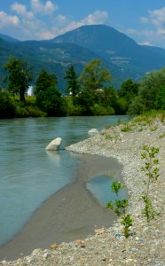 Die Etsch nahe Gargazzone (Südtirol)