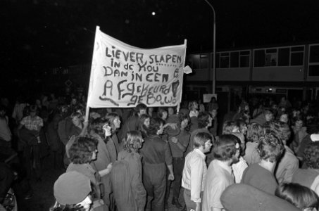 Dienstplichtige militairen van legerplaats De Wittenberg te Garderen slapen buit, Bestanddeelnr 926-6066