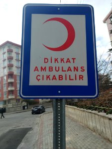 Dikkat ambulans çıkabilir levhası