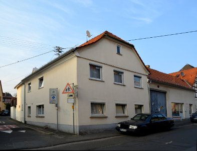 Diedenbergen, Casteller Straße 74