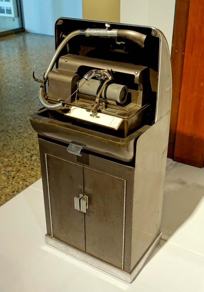 Dictaphone by Leland S. Briggs, Dictaphone Corp., 1934, enameled and chrome-plated steel, bakelite - Montreal Museum of Fine Arts - Montreal, Canada -DSC09036