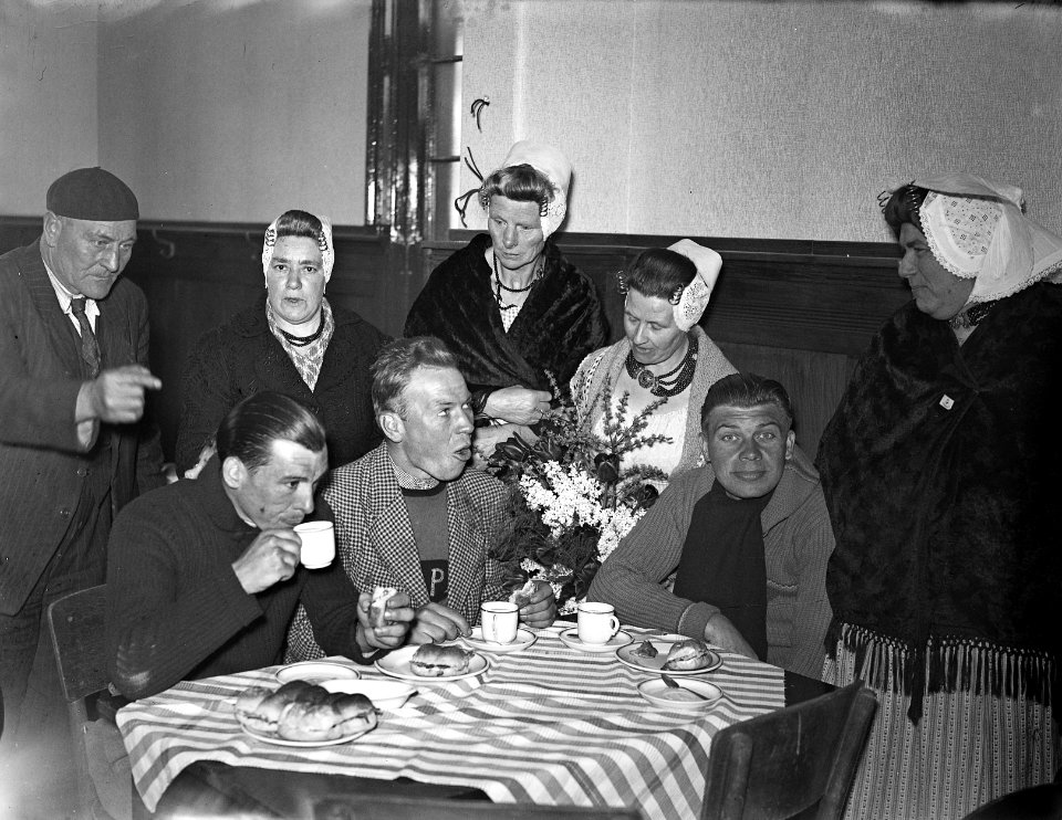 Didden Ronde Zeeland met Zeeuwse vrouwen, Bestanddeelnr 902-7203