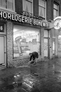 Diefstal bij firma Bonewit , de zaak in de Albert Cuypstraat, Bestanddeelnr 918-7326