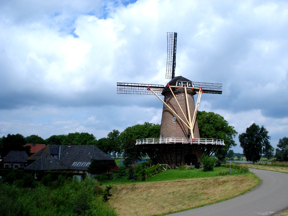 Dieden, le moulin sur la digue de la Meuse