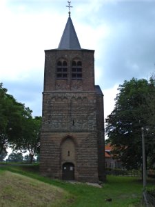Dieden, l'eglise desaffectée contre la digue de la Meuse
