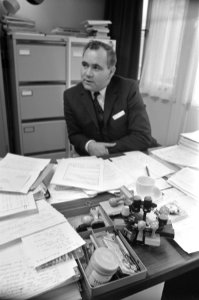 Dhr. H. H. Voogd, rector van de Rijksscholengemeenschap Erasmus te Almelo, Bestanddeelnr 923-0488