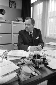 Dhr. H. H. Voogd, rector van de Rijksscholengemeenschap Erasmus te Almelo, Bestanddeelnr 923-0487