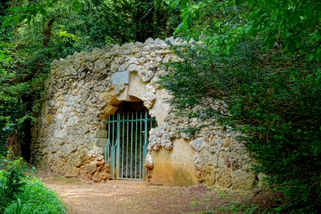 Dido's Cave, Stowe - Buckinghamshire, England - DSC07023
