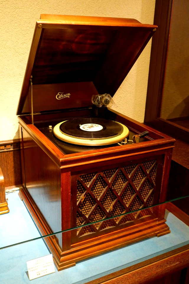 Diamond Disk Table Grand, Edison Co., USA, 1920 - Kanazawa Phonograph Museum - Kanazawa, Japan - DSC01002