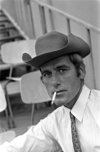 Dick Hayen toont een Western-hoed, Bestanddeelnr 921-6438