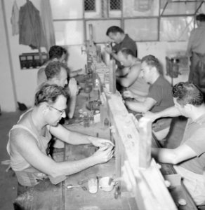 Diamantbewerkers aan het werk in Natanya, Bestanddeelnr 255-4371