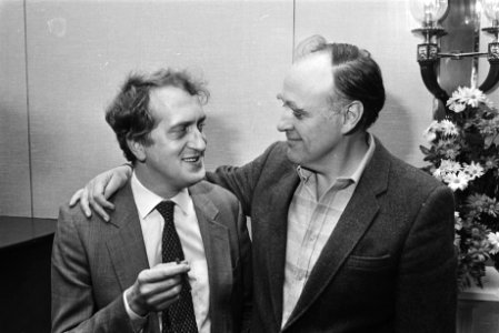 Dhr. Gerrit Komrij (l) en prof.dr. Hugo Brandt Corstius, Bestanddeelnr 932-7836