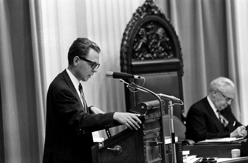 Dhr. Nguyen van An in Tweede Kamer . Zuid-Vietnamese zaakgelastigde, Bestanddeelnr 920-6368