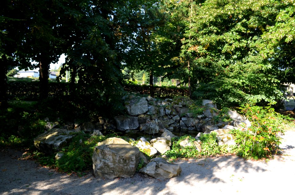 Dickenschied, Friedhof, Brunnen