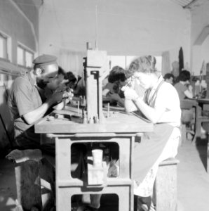 Diamantbewerkers aan het werk in Natanya, Bestanddeelnr 255-4362