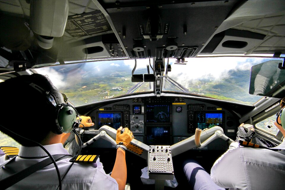 Dhc-6-400 cockpit fly kelabit highlands