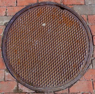 Diamond disk - manhole cover - Harvard University - Cambridge, MA - DSC02632