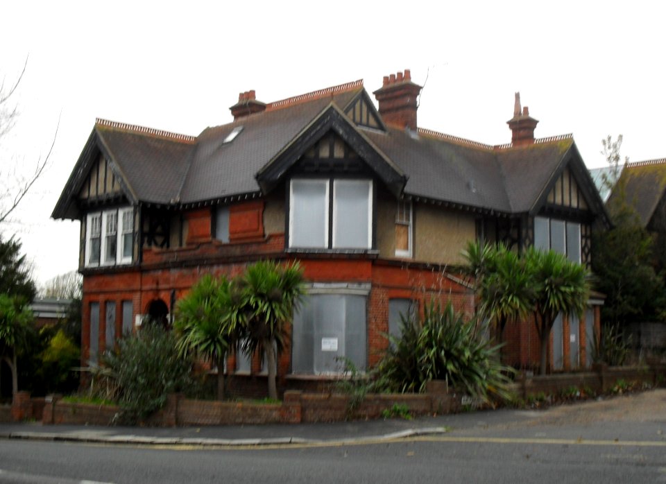 Derelict Building at Hove Park Gardens, Hove (November 2010)