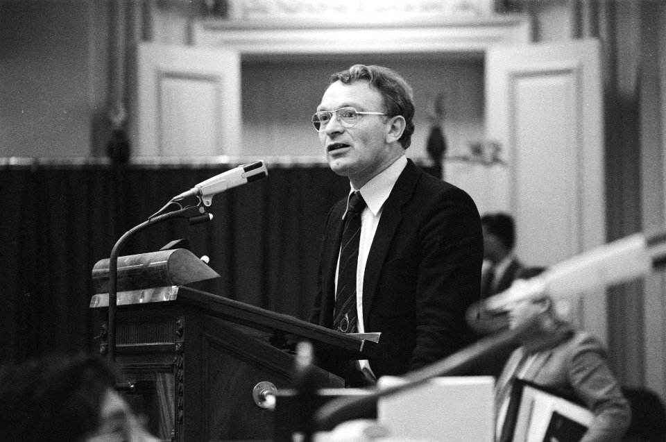 Dhr. Janmaat (CP) op het spreekgestoelte, Bestanddeelnr 932-7430