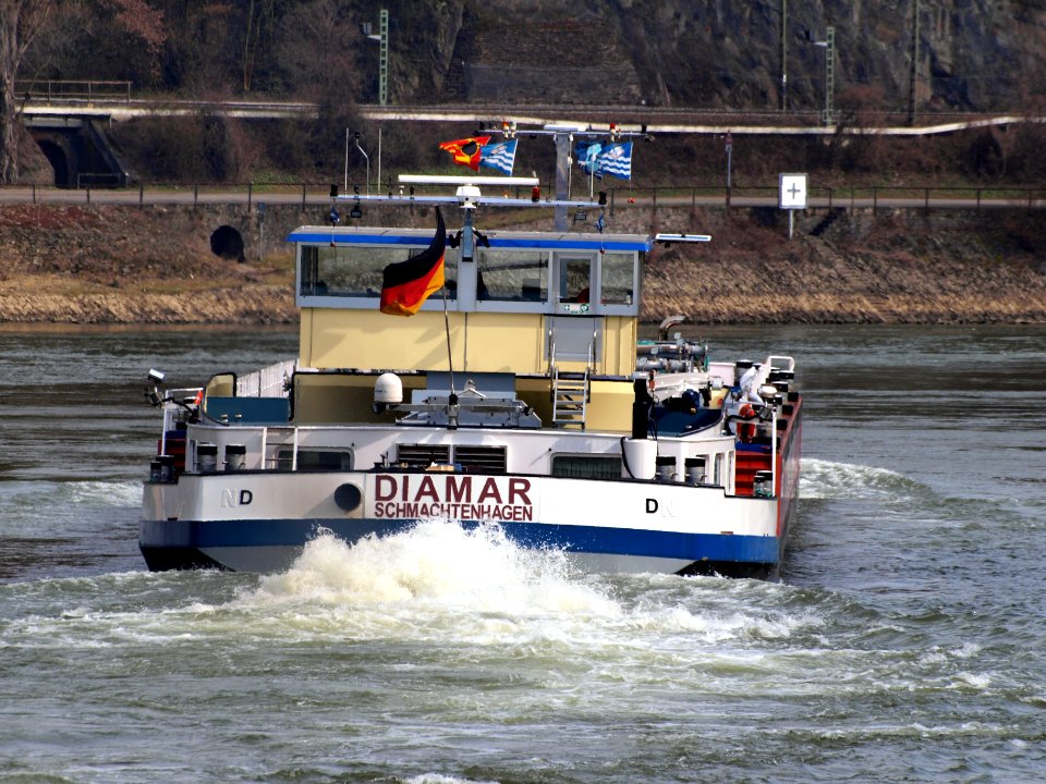 Diamar, ENI 02327108 at the Rhine river picA