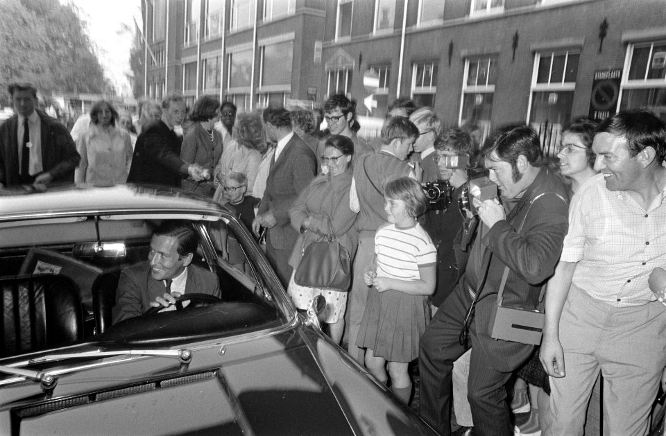 Derde zoon voor prinses Beatrix . Prins Claus wordt gefeliciteerd bij verlaten z, Bestanddeelnr 922-8615