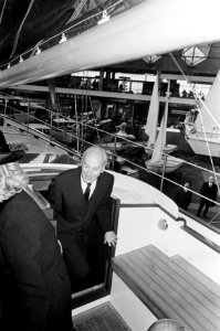 Dertiende Hiswa-tentoonstelling in RAI geopend door minister J. A. Bakker . Mini, Bestanddeelnr 921-1672