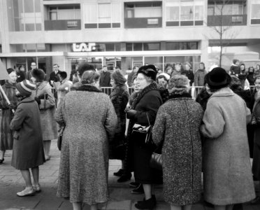 Dertiende lustrum van de VVSL in Leiden, koningin Juliana bij intocht, Bestanddeelnr 917-3756