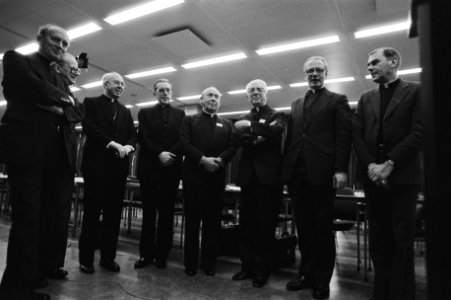 Derde Landelijk Pastoraal Overleg in Utrecht Bisschoppen en kardinaal poseren, Bestanddeelnr 931-2678