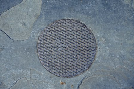 Diamond disk street hole cover - Beacon Hill - Boston, MA - DSC02335