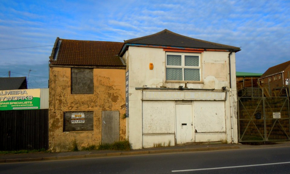 Derelict Building at A259 Wellington Road, Portslade (November 2015)