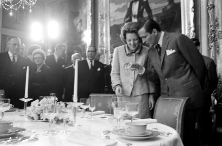 Derde geschenkendag voor prinses Beatrix en Claus op paleis Soestdijk , prinses , Bestanddeelnr 918-8535