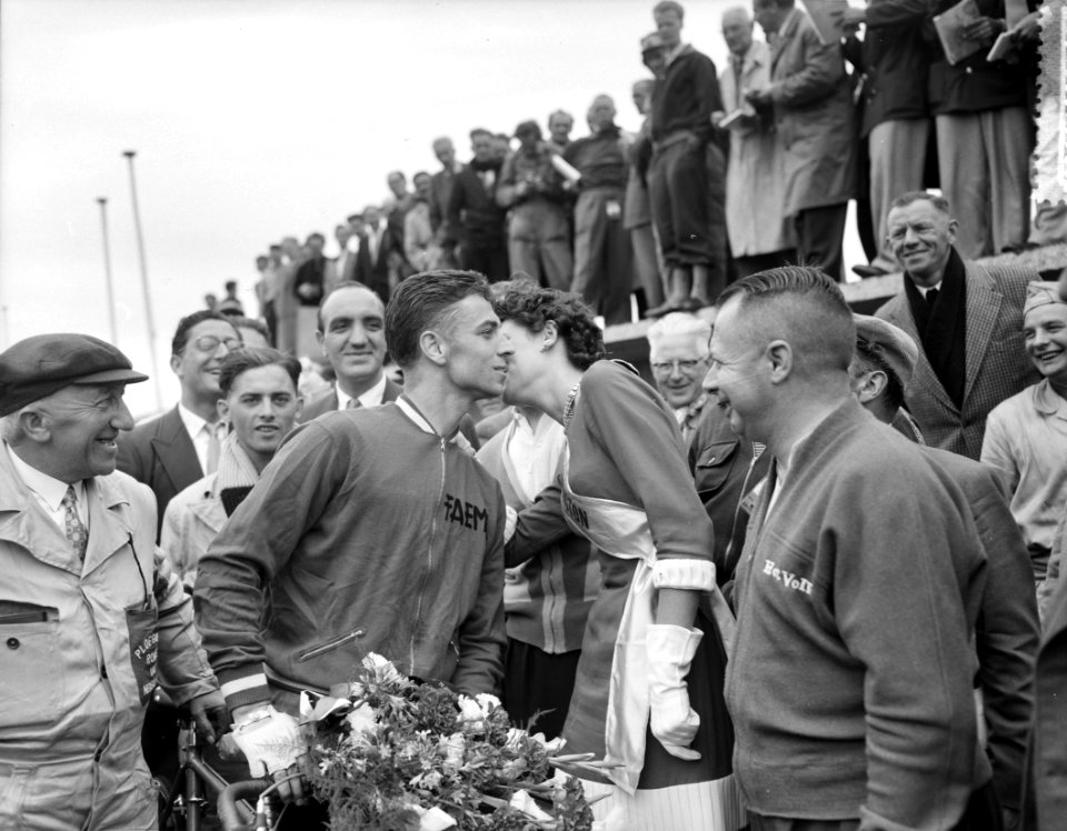 Derde etappe Ronde van Nederland Rik Van Looy winnaar derde etappe Kus van Ron, Bestanddeelnr 907-9362