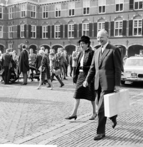 Derde dinsdag in September, Minister Vondeling en echtgenote, Bestanddeelnr 918-2121