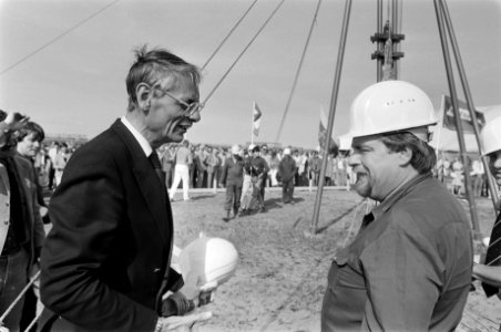 Dhr. Van der Dussen (l) en wethouder Schaefer, Bestanddeelnr 932-6789